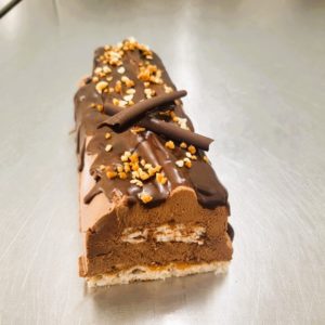 Bûche chocolat pralin croquant